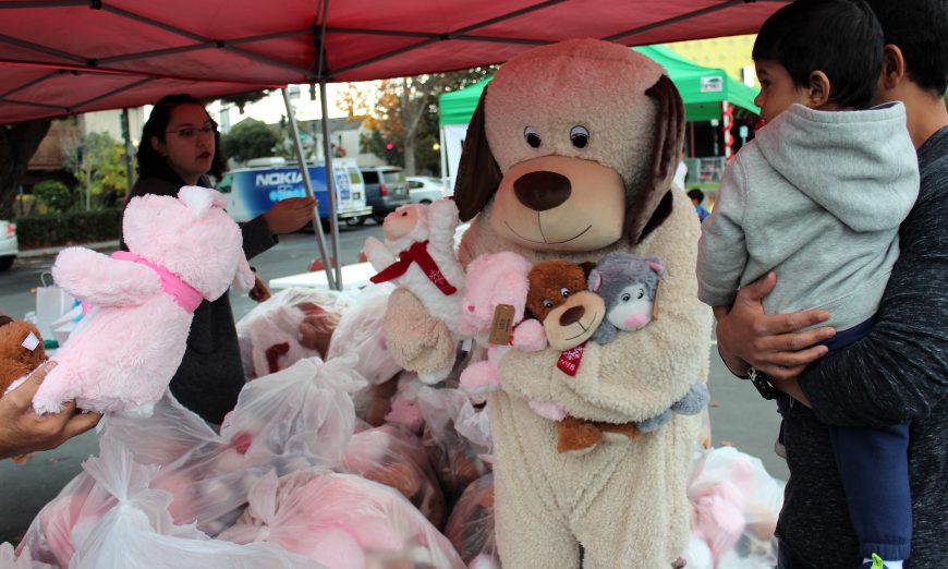 Community Members Ride on Fire Engines at Sunnyvale’s Rides for Toys