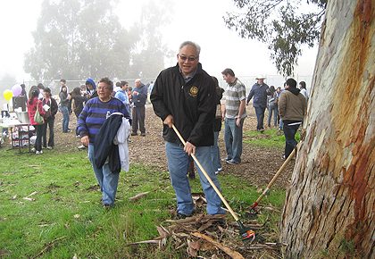 Volunteers at Ulistac Natural Area Dig in to Honor Memory of Martin Luther King, Jr.