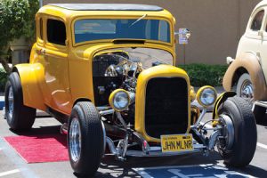 Santa Claran Uses Car to Raise Funds for Cancer