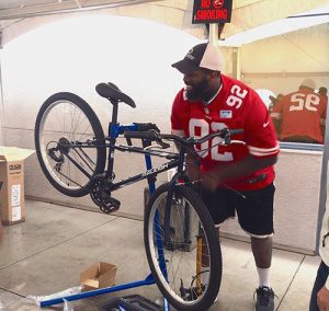 Rain Couldn’t Stop 49ers From Giving Back