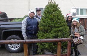 Bay Area Pay It Forward Volunteers Go on Holiday Giving Spree