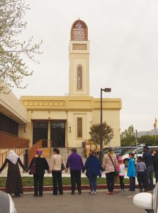 Hands Around the Mosque Celebrates Unity, Denounces Division