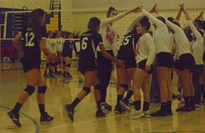 Bruins Beat Chargers in Thrilling JV Volleyball Match