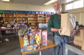 St. Justin Community Ministry Pastoral Associate Joe Bauer Receives 2017 Austen Warburton Community Service Award