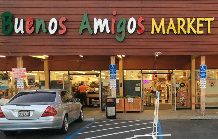 Buenos Amigos Market Says Adiós