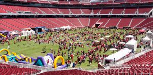 The 49ers Host Families for the First Picnic On The Field