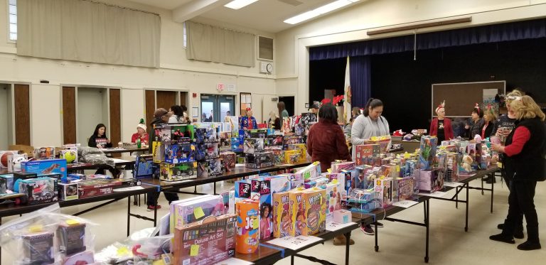 Soroptimist Spreads Smiles at Free Christmas Store