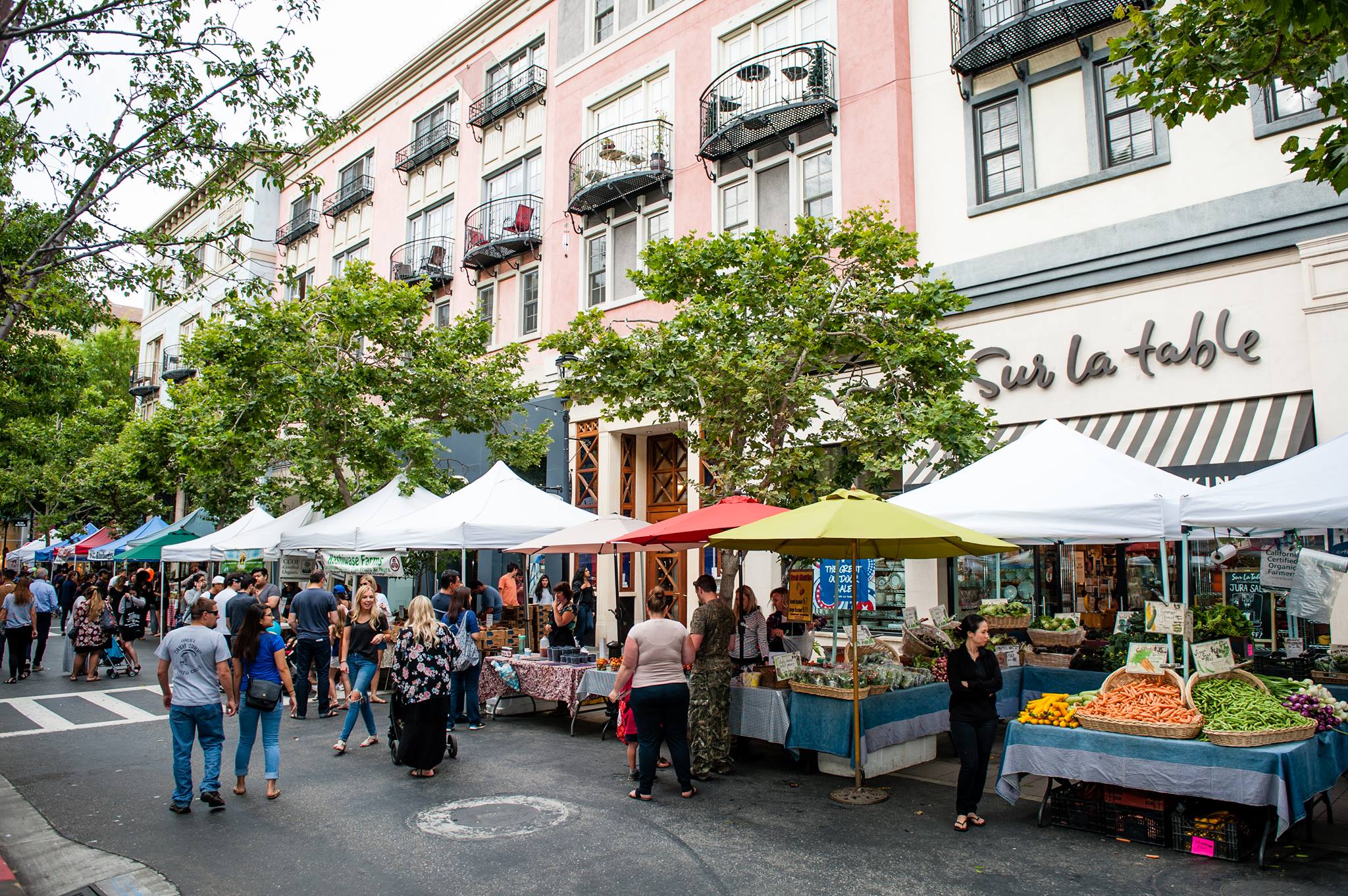 Santana Row is going to welcome Barry’s Bootcamp to their center soon. They also have a weekly Farmers Market