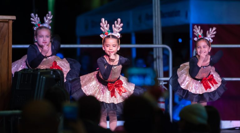Santa Clara Rings in The Holiday Cheer Despite Rain