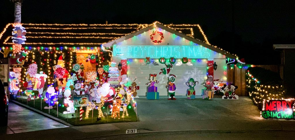 Santa Clara announced the winners of this year's holiday house decorating contest. Winner Fidel Reyes says his inspiration came from his childhood.