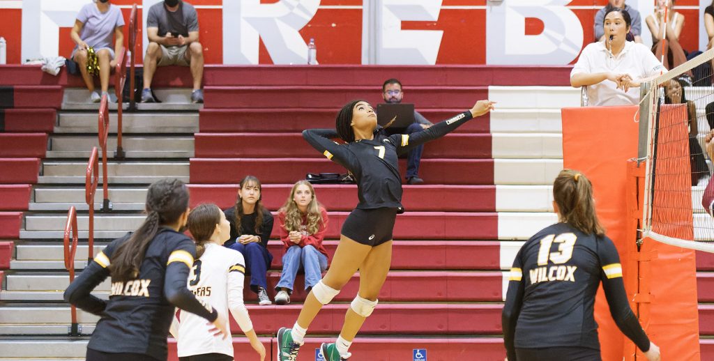 Seasoned veterans led the Wilcox Chargers to a straight-sets victory against a young and still learning Fremont team on Friday night.