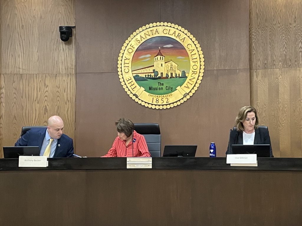 Santa Clara's candidates for mayor - Anthony Becker and Lisa Gillmor - discussed the issues facing the City including the budget deficit and PAC spending.