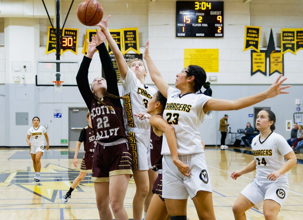 The Wilcox varsity basketball team held off a surge by Scotts Valley on Tuesday night to win 48-41 and pull to a .500 record in CCS.