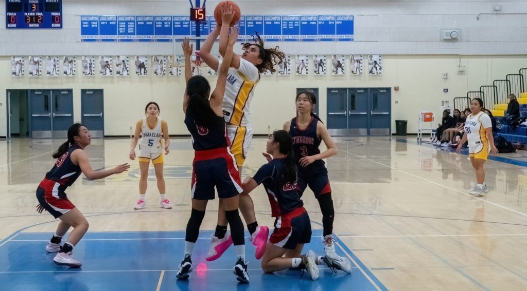 The Santa Clara Bruins beat the Lynbrook Vikings 50-40 on Tuesday night to continue the hot start to the season. SC is 5-1.