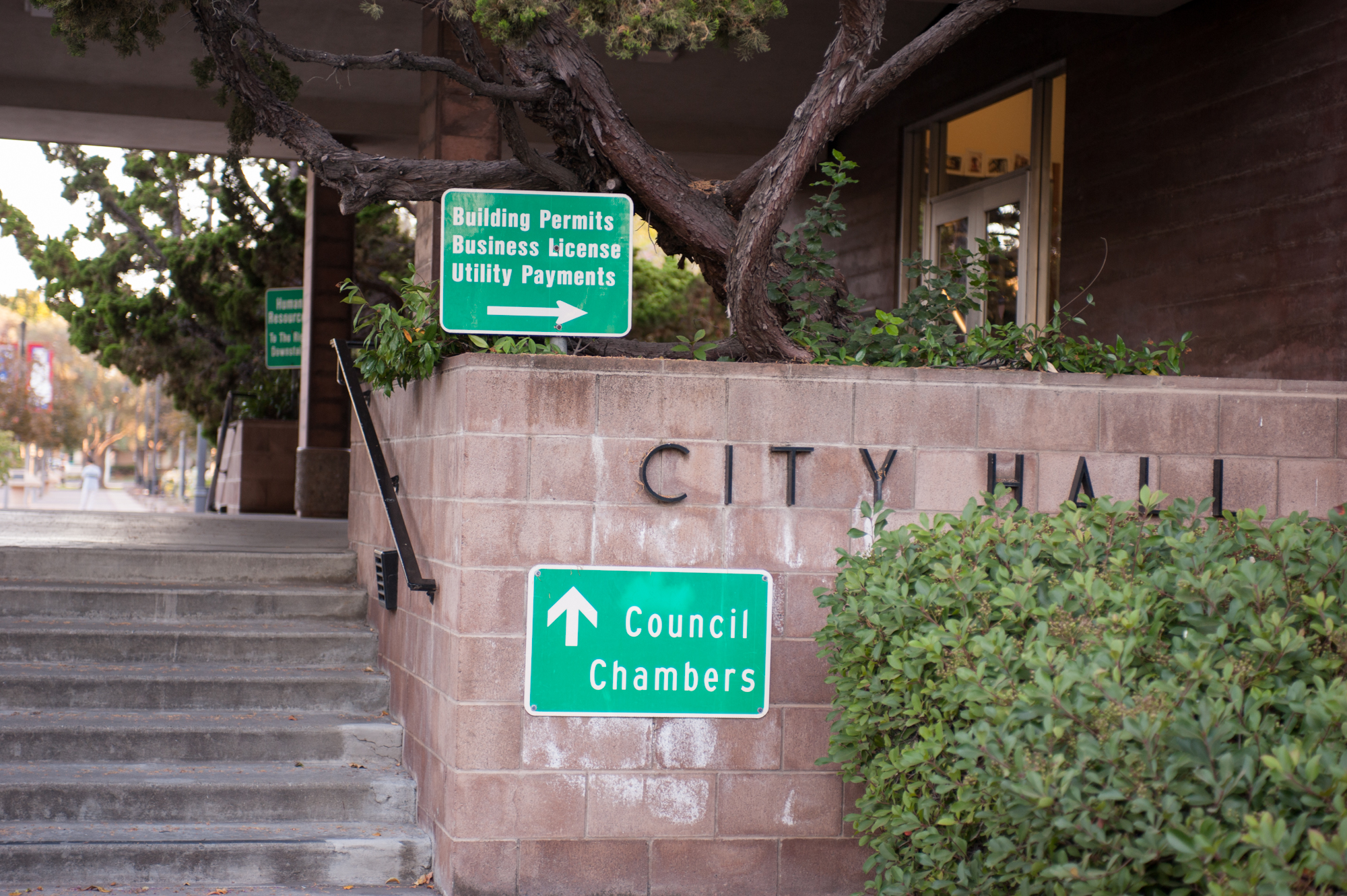 Publisher Miles Barber believes preventing Lisa Gillmor from regaining a majority on the Santa Clara City Council is the best way to protect the city.